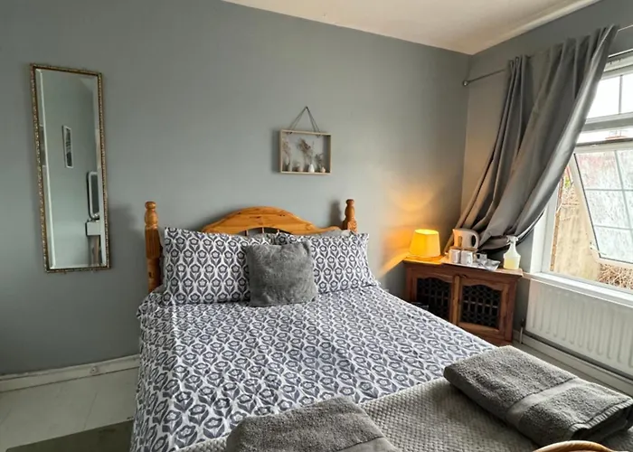 House Near To Castlecourt Shopping