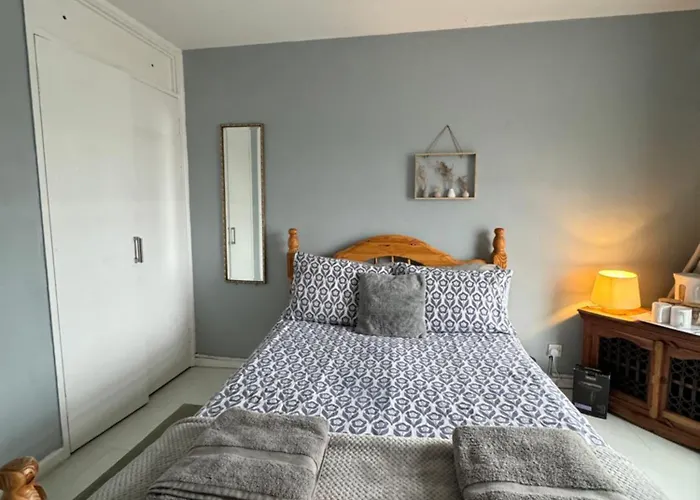 House Near To Castlecourt Shopping