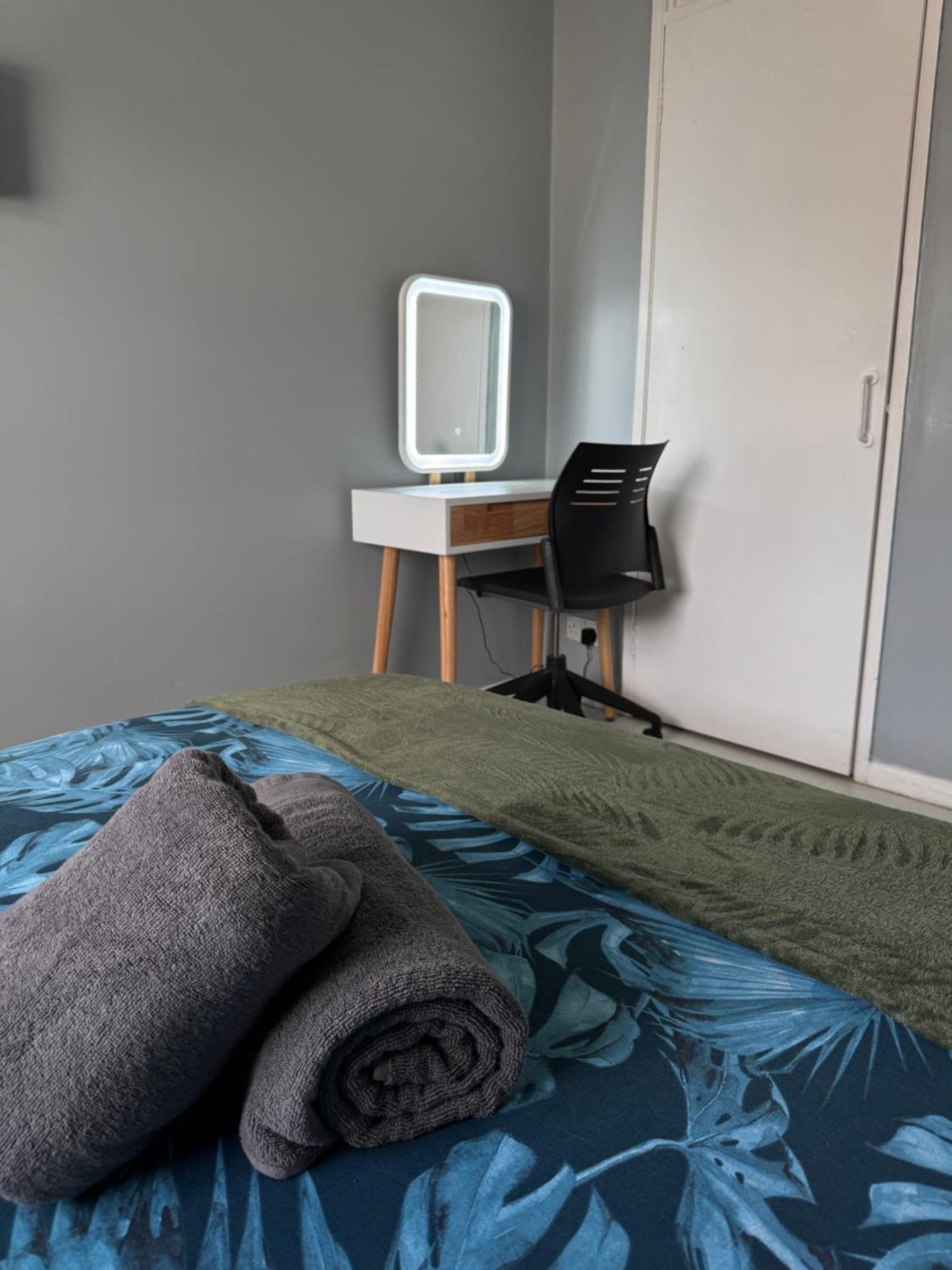 Habitación en casa particular House Near To Castlecourt Shopping *