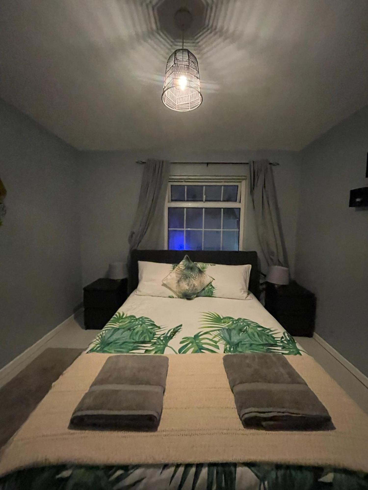 House Near To Castlecourt Shopping Accommodatie bij particulieren *