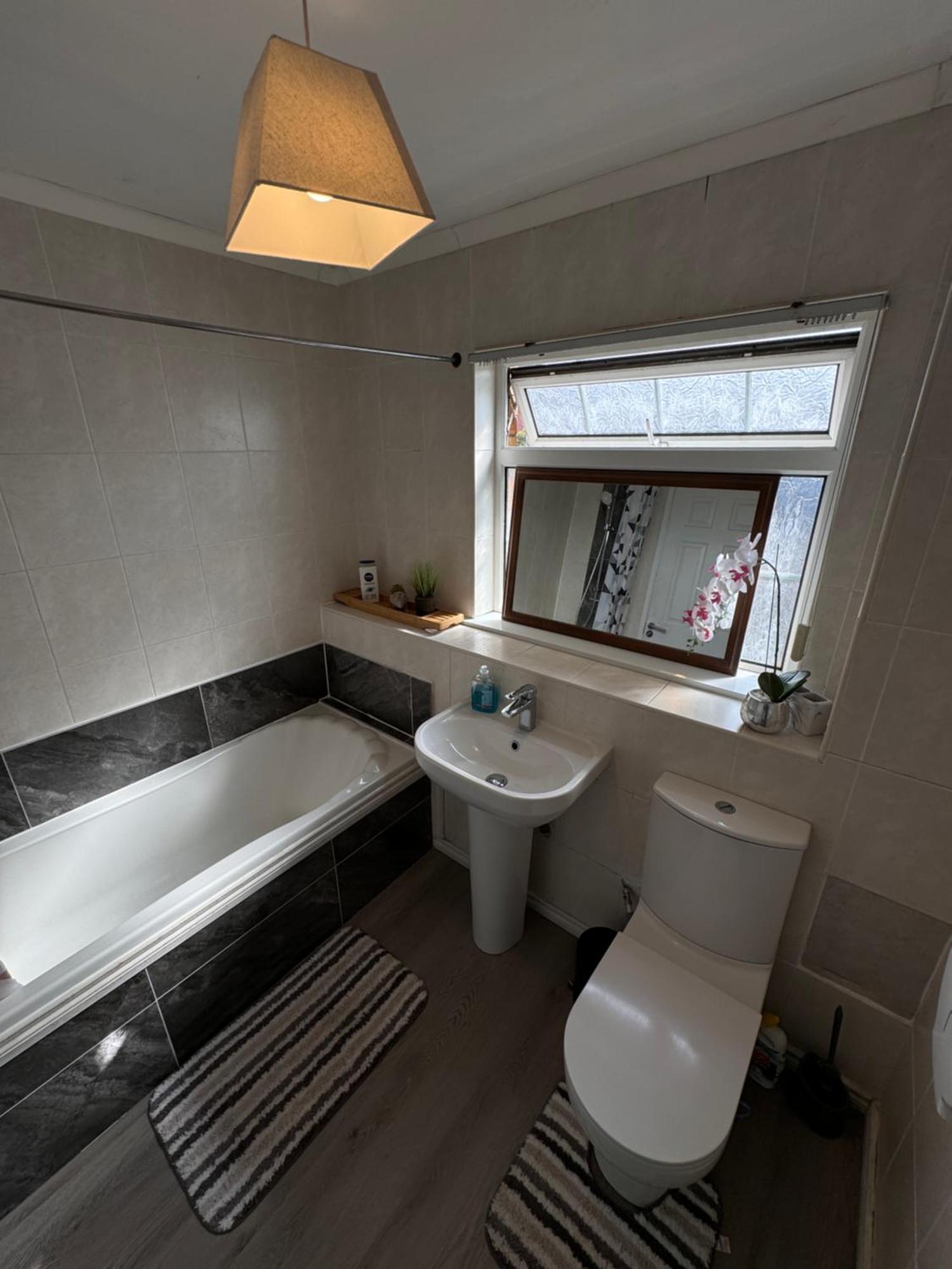 House Near To Castlecourt Shopping Accommodatie bij particulieren