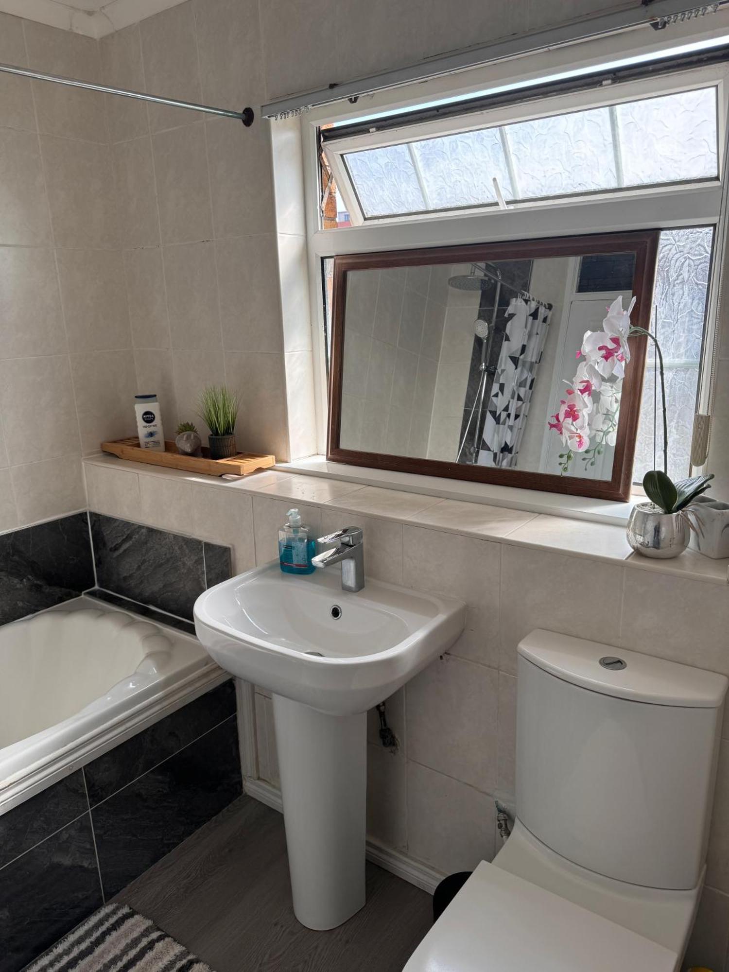House Near To Castlecourt Shopping Accommodatie bij particulieren